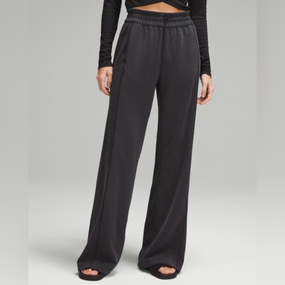 Lululemon Softstreme High-Rise Pant Short 28.5” Black Flowy Wide Leg - Picture 2 of 9